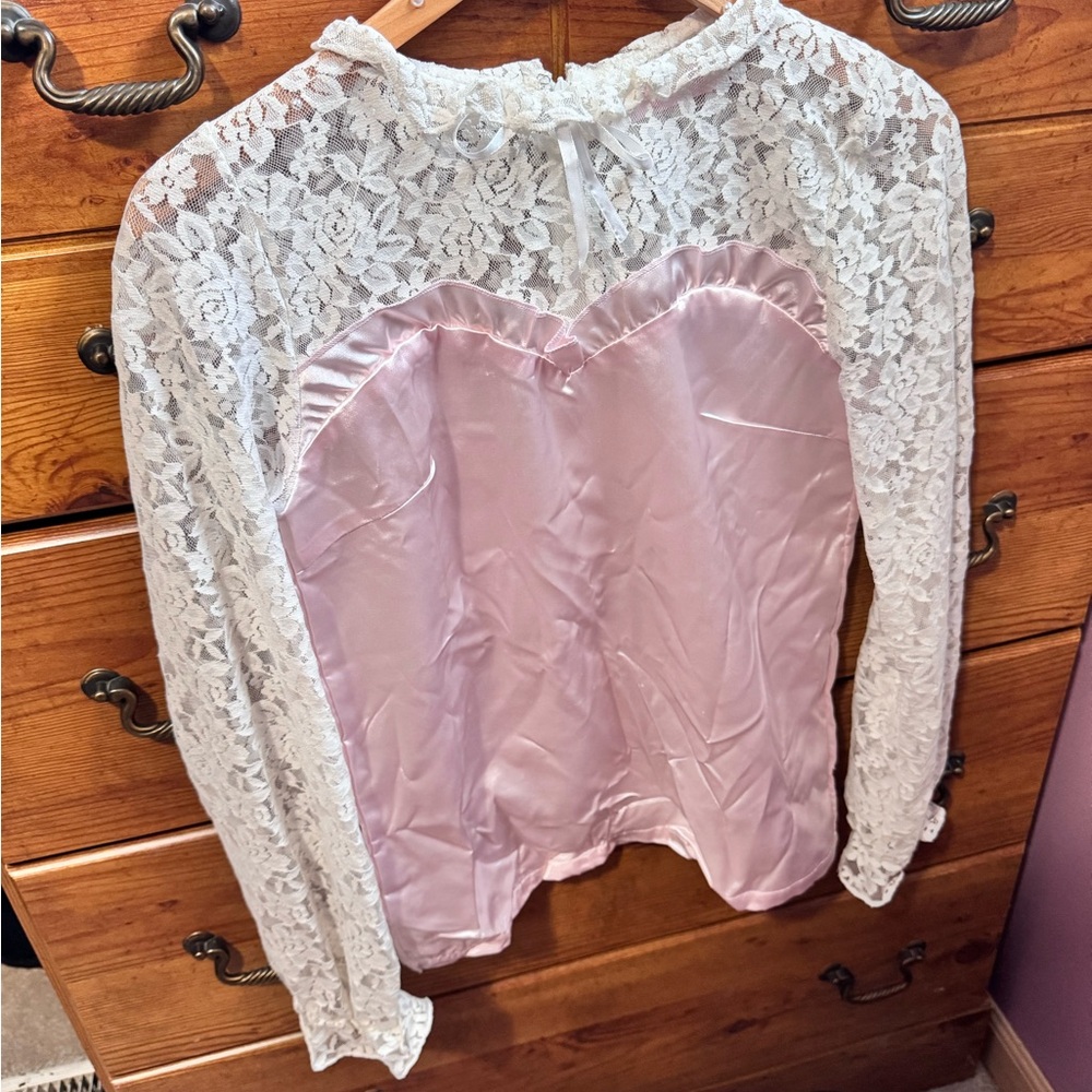 Unique swan kiss lace/silk top-rare find